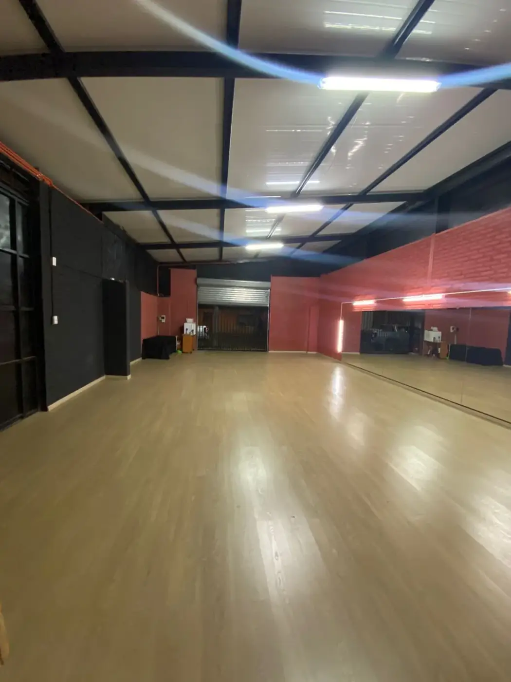 Sala disponible para arriendo en Saikos Studio